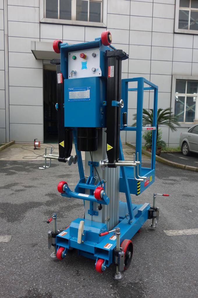 La limpieza de ventana actúa las plataformas de trabajo elevadas